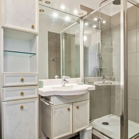 Appartamento Charming Flat W Garage In Le Kremlin-bicetre Doors Of Paris - Welkeys